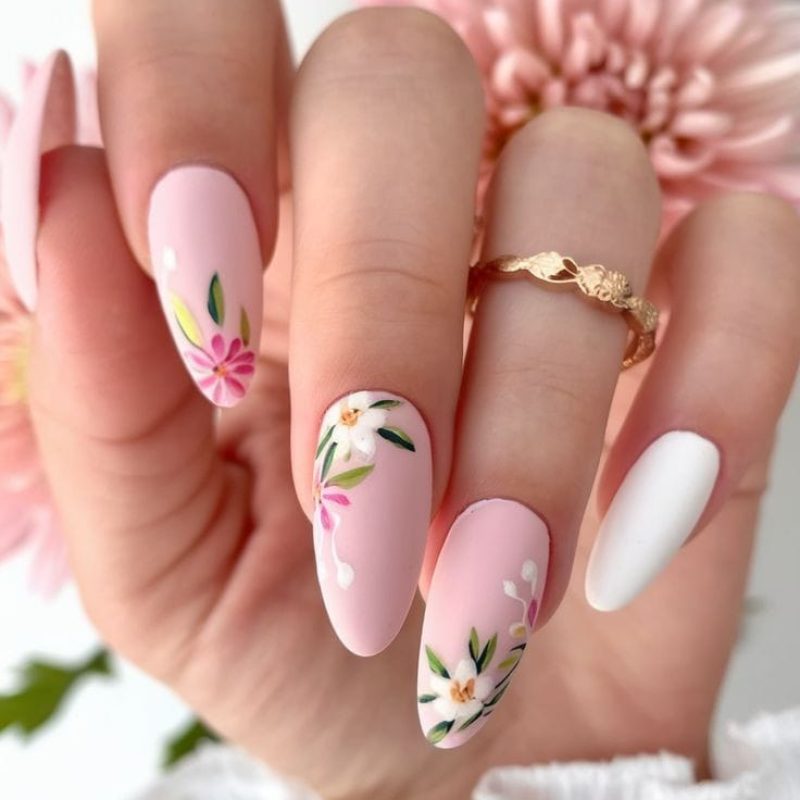 Nail bar Nail bar